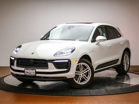 Certified 2024 Porsche Macan AWD/4WD image 1