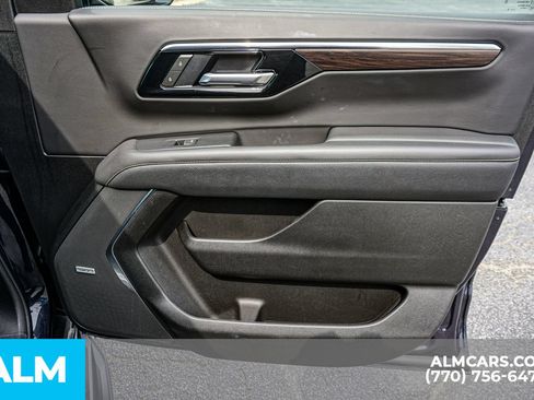 Used 2025 Chevrolet Suburban Premier AWD/4WD image 46