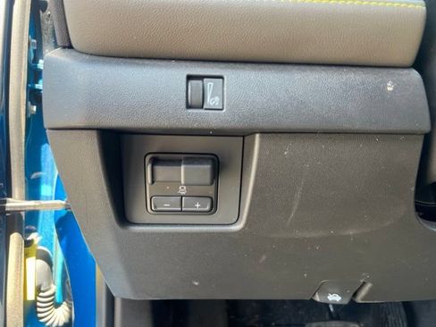 Used 2023 Chevrolet Colorado ZR2 w/ ZR2 Convenience Package III AWD/4WD image 25