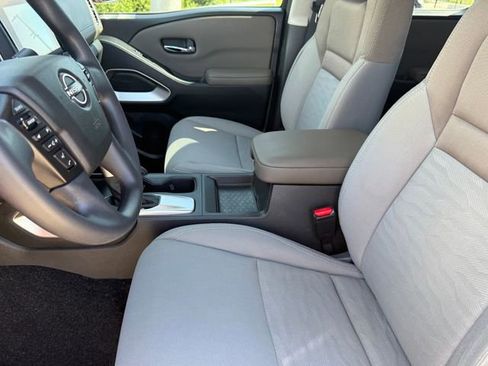 Used 2022 Nissan Frontier SV RWD image 11