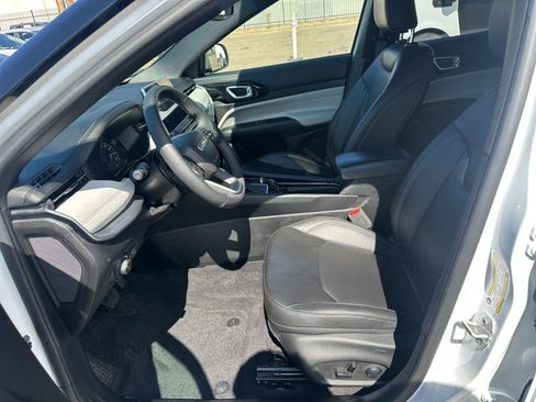 Used 2025 Jeep Compass Limited image 25