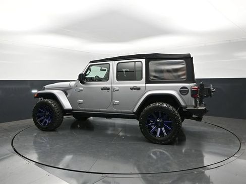 Used 2019 Jeep Wrangler Unlimited Sahara AWD/4WD image 2