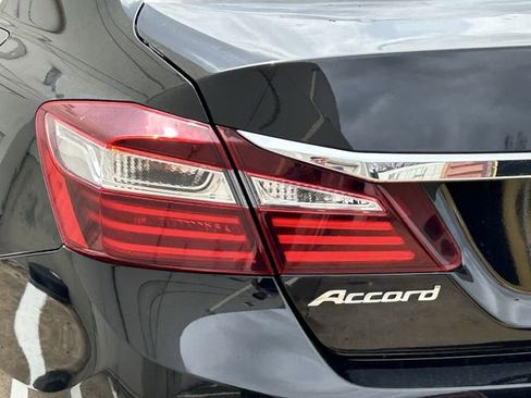 Used 2017 Honda Accord EX image 7