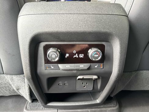 Certified 2024 Chevrolet Traverse RS w/ LPO, Floor Liner Package AWD/4WD image 37