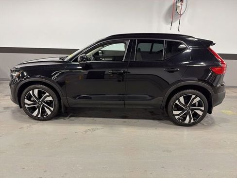 Used 2023 Volvo XC40 B5 Ultimate w/ Protection Package Premier image 3