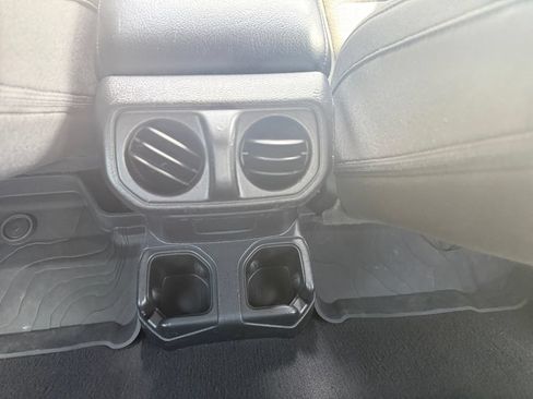 Used 2021 Jeep Wrangler Sport AWD/4WD image 29