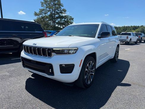 Used 2022 Jeep Grand Cherokee Overland w/ Adv Protech Group III AWD/4WD image 2