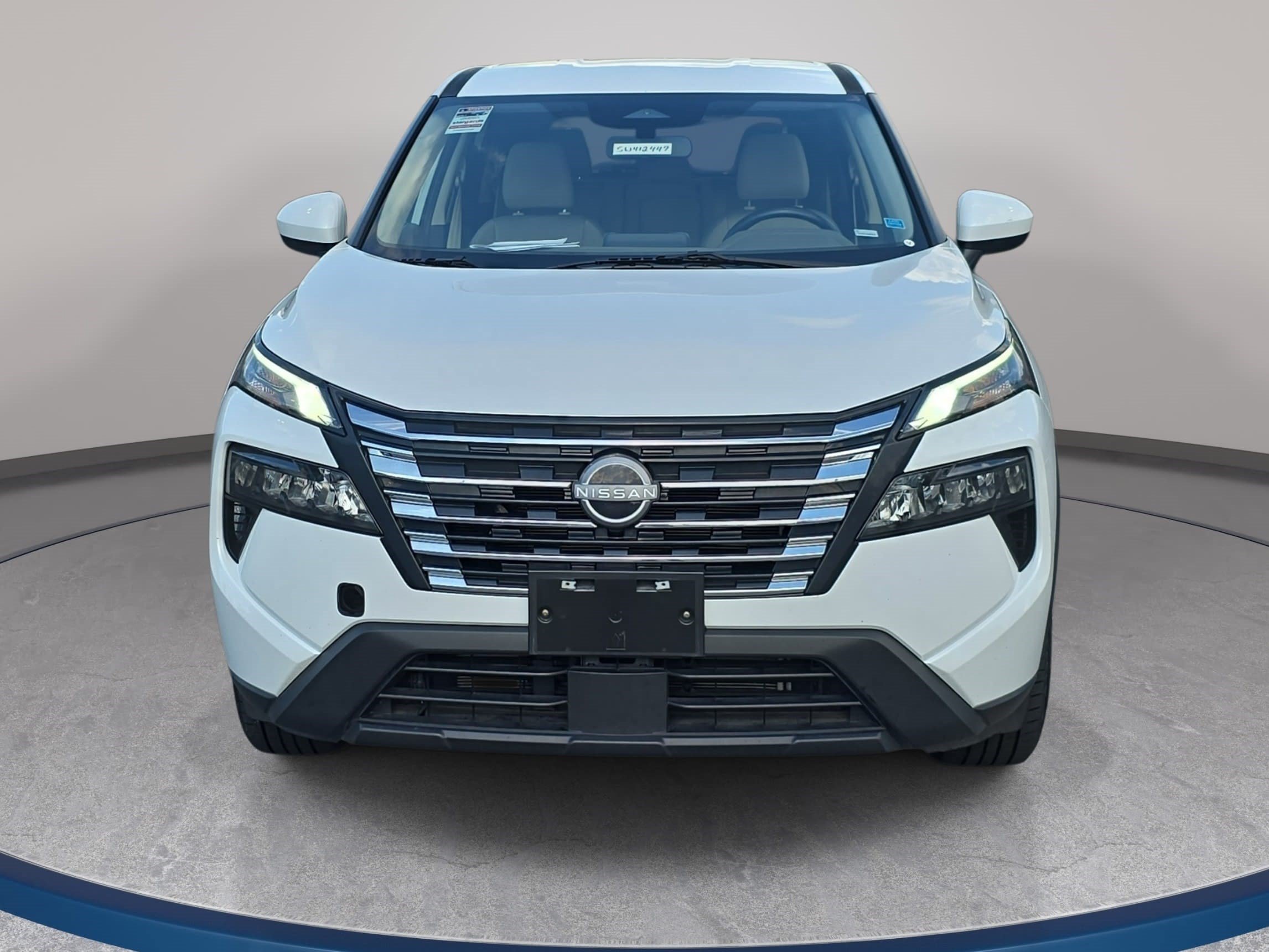 Used 2025 Nissan Rogue SV AWD/4WD image 2