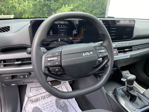 Used 2025 Kia K4 FWD image 16