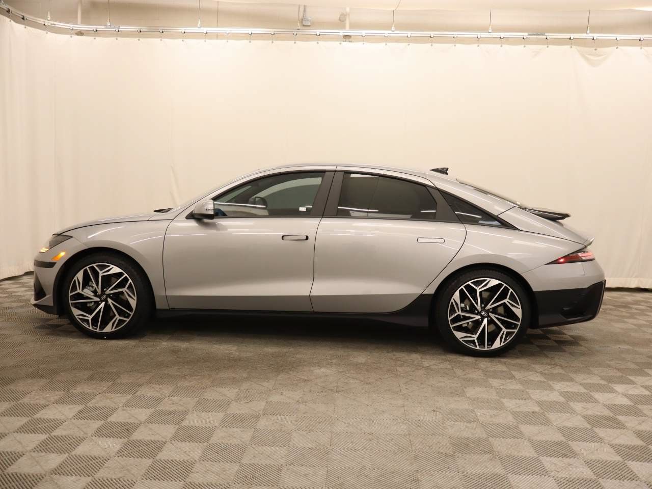 Used 2025 Hyundai Ioniq 6 SEL RWD image 3