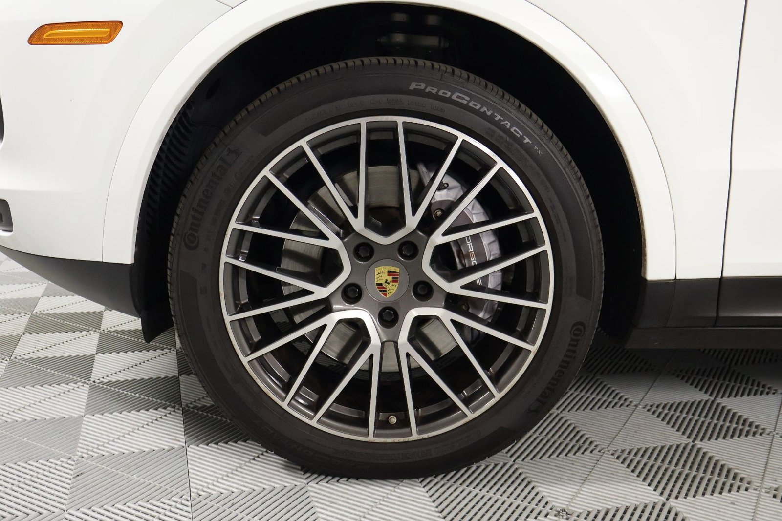 Certified 2022 Porsche Cayenne Platinum Edition AWD/4WD image 30