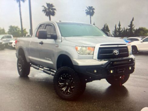 Used 2010 Toyota Tundra 4x4 Double Cab image 1