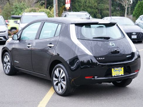 Used 2017 Nissan Leaf SL w/ Premium Package image 8