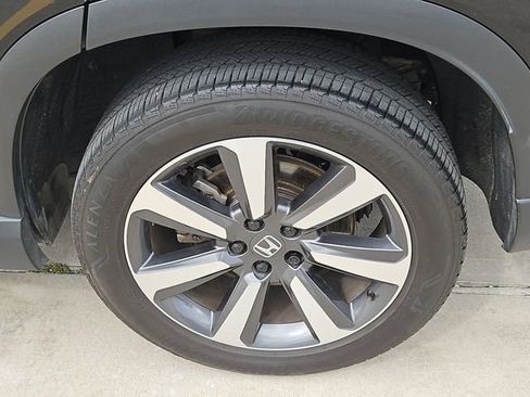 Used 2025 Honda Pilot Touring image 8