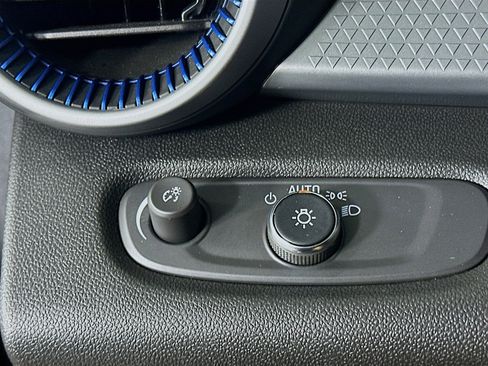 Used 2025 Chevrolet Trax LS image 17