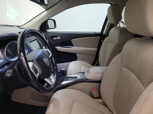 Used 2019 Dodge Journey SE FWD image 17