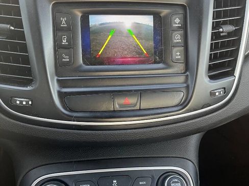 Used 2016 Chrysler 200 Limited w/ Convenience Group image 12