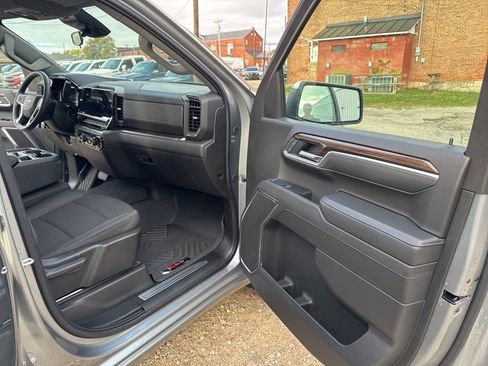 Used 2025 Chevrolet Silverado 1500 LT image 24