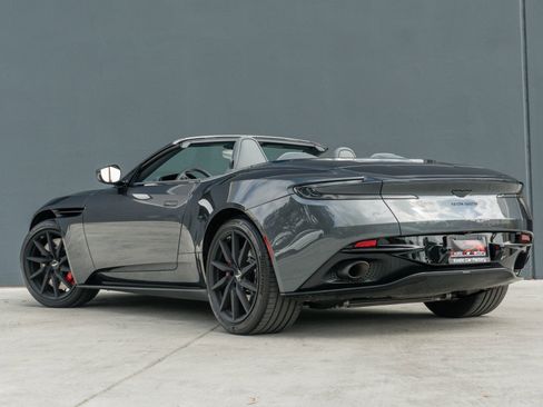 Used 2021 Aston Martin DB11 Volante image 11