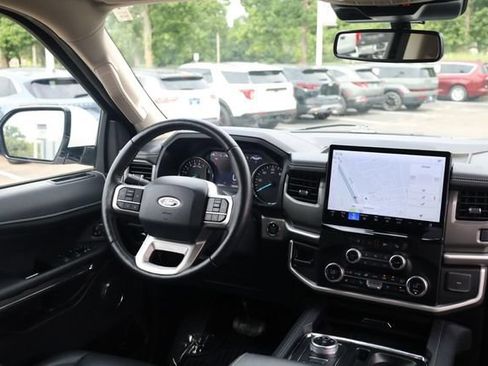 Used 2024 Ford Expedition XLT AWD/4WD image 24