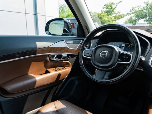 Used 2019 Volvo XC90 T6 Momentum w/ Advanced Package AWD/4WD image 12
