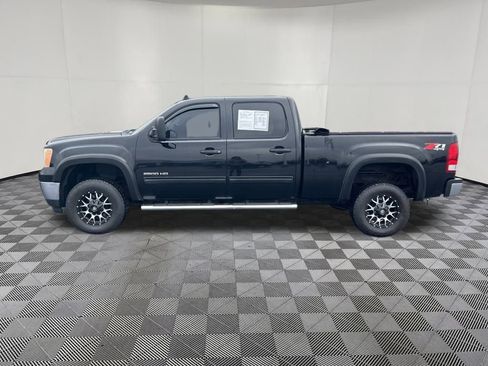 Used 2014 GMC Sierra 2500 SLE w/ Suspension Package, Off-Road image 2