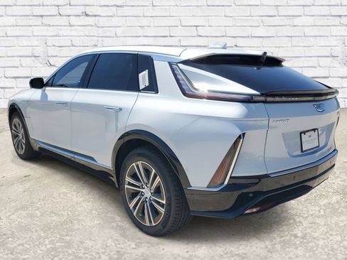 New 2026 Cadillac Lyriq Luxury RWD image 2