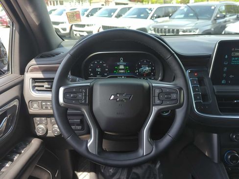 Used 2023 Chevrolet Tahoe Z71 w/ Z71 Off-Road Package AWD/4WD image 16