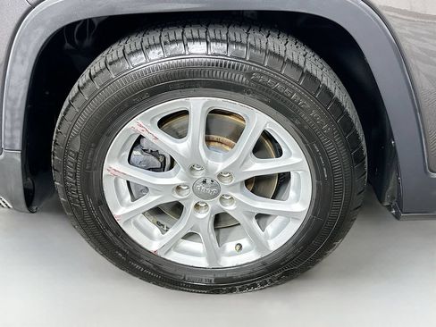 Used 2015 Jeep Cherokee Latitude w/ Comfort/Convenience Group FWD image 31