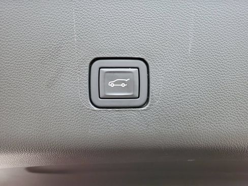 Certified 2023 Chevrolet Traverse LT FWD image 32