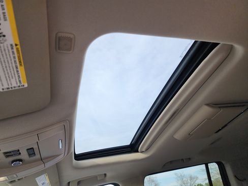 Used 2016 Chevrolet Suburban LT image 28