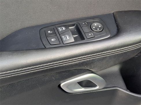 Used 2016 Dodge Challenger SXT image 14