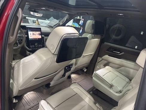 Used 2025 GMC Yukon XL Denali w/ Denali Reserve Package AWD/4WD image 29