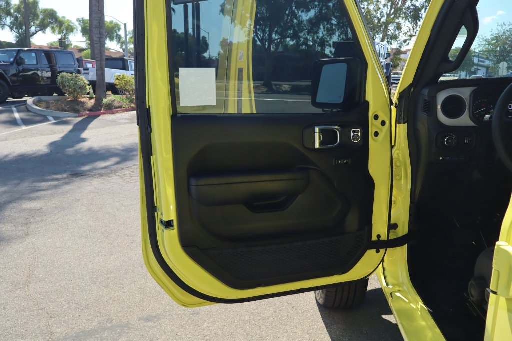 Used 2024 Jeep Wrangler Unlimited AWD/4WD image 18