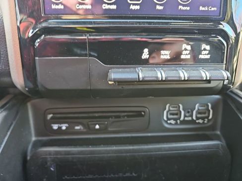 Used 2019 RAM 1500 Laramie image 27