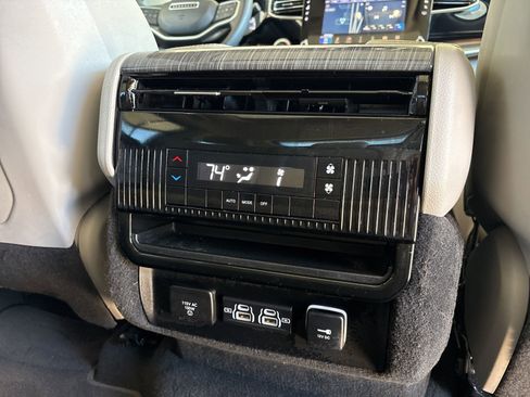 Used 2022 Jeep Wagoneer Series II w/ Premium Group I image 24