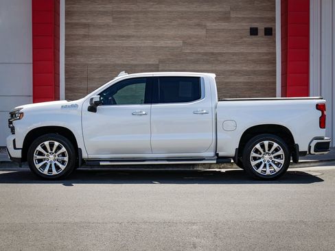 Used 2020 Chevrolet Silverado 1500 High Country w/ Technology Package AWD/4WD image 8