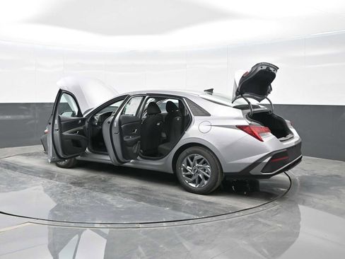 New 2026 Hyundai Elantra Blue image 30