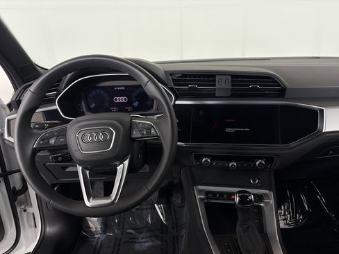 Certified 2025 Audi Q3 2.0T Premium image 3