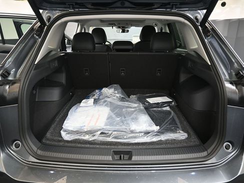 New 2026 Volkswagen Tiguan SE image 17