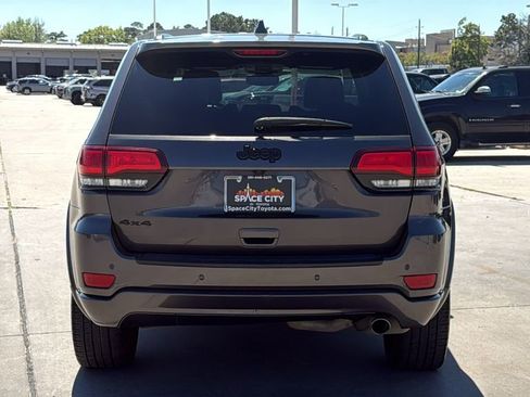 Used 2018 Jeep Grand Cherokee Altitude image 4