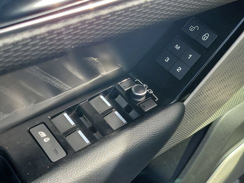Used 2018 Land Rover Range Rover Velar R-Dynamic SE AWD/4WD image 26
