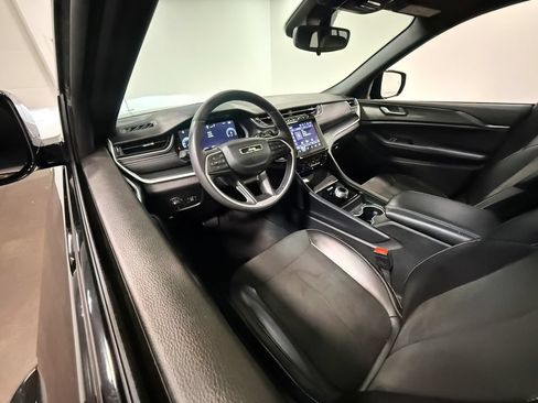 Used 2024 Jeep Grand Cherokee Altitude AWD/4WD image 58
