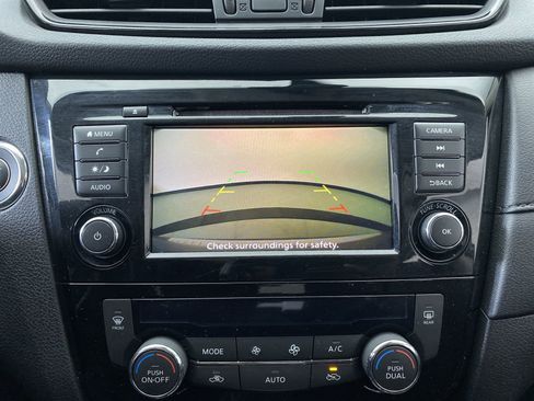 Used 2020 Nissan Rogue SV image 15