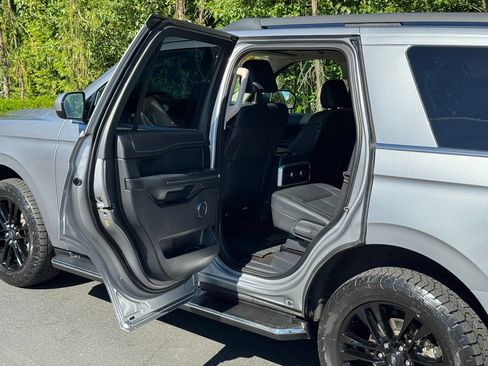 Used 2022 Ford Expedition XLT AWD/4WD image 12