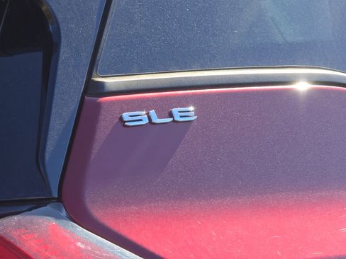 Used 2023 GMC Terrain SLE image 4