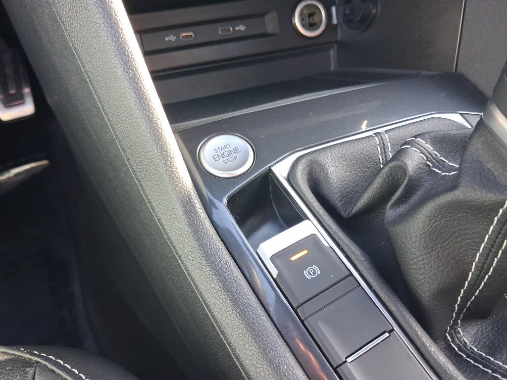 Certified 2023 Volkswagen Tiguan SE R-Line FWD image 28