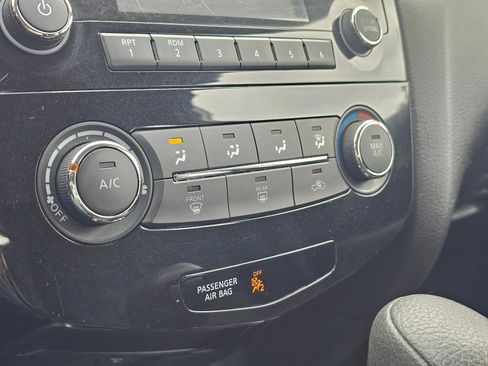 Used 2015 Nissan Rogue SL image 31