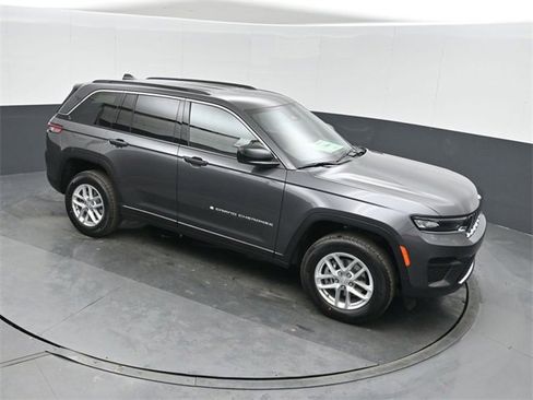 New 2025 Jeep Grand Cherokee Laredo image 28