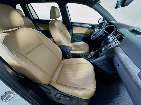 Used 2023 Volkswagen Tiguan SE w/ Panoramic Sunroof Package AWD/4WD image 24